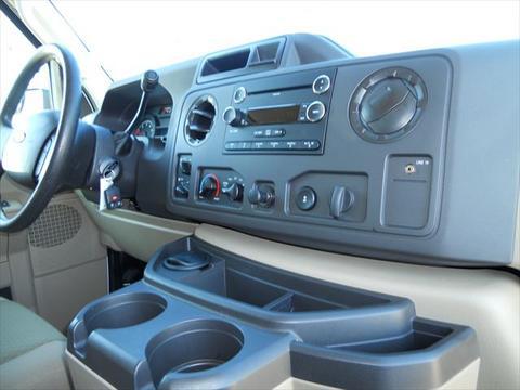 Ford Econoline Wagon 2010 photo 1