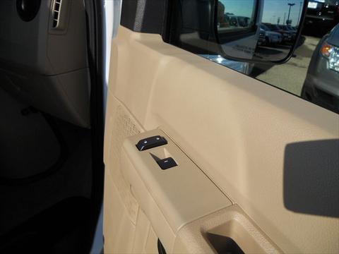 Ford Econoline Wagon 2010 photo 2