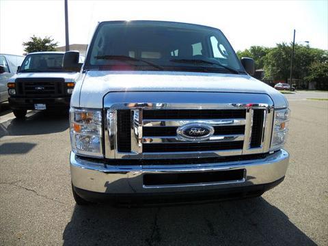 Ford Econoline Wagon 2010 photo 4