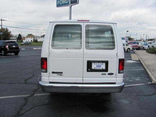 Ford Econoline Wagon 2010 photo 3