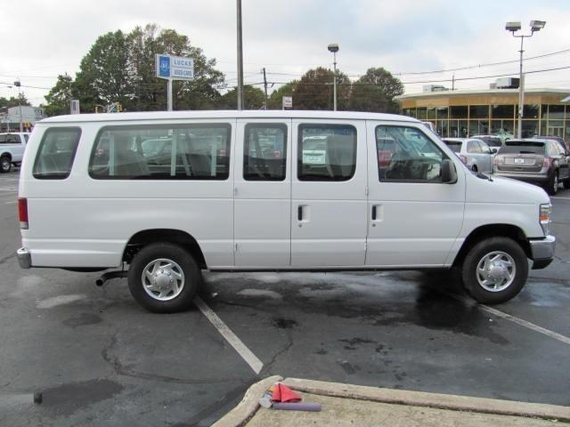 Ford Econoline Wagon 2010 photo 5