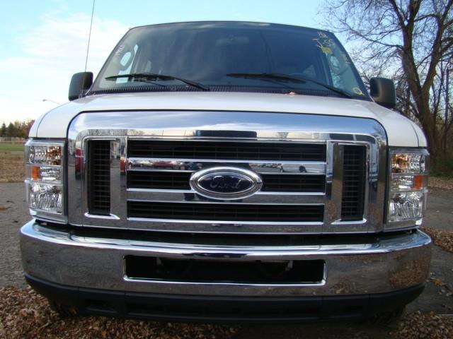 Ford Econoline Wagon 2010 photo 1