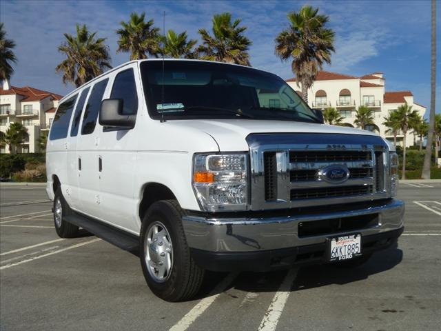 Ford Econoline Wagon 2010 photo 4