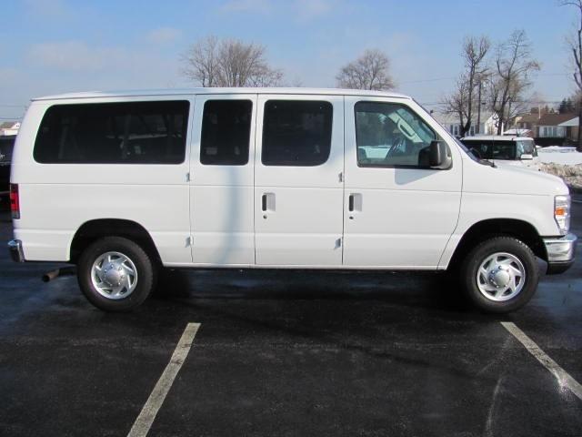Ford Econoline Wagon 2010 photo 5
