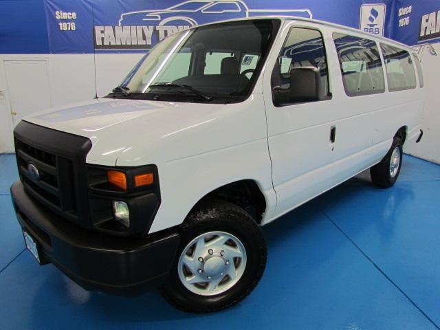 Ford Econoline Wagon 2010 photo 3