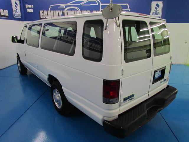 Ford Econoline Wagon 2010 photo 1