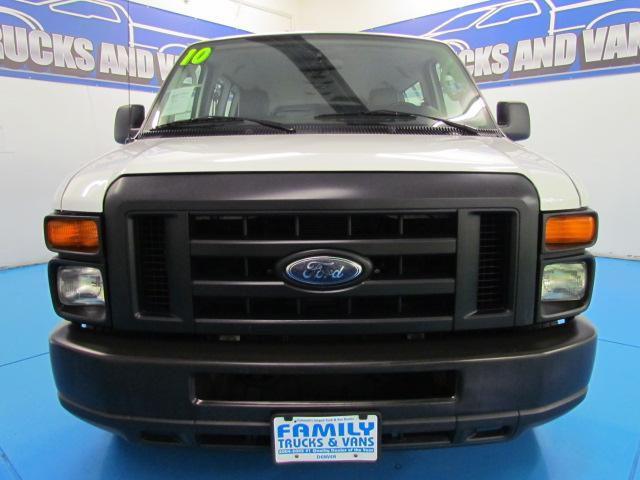 Ford Econoline Wagon 2010 photo 5