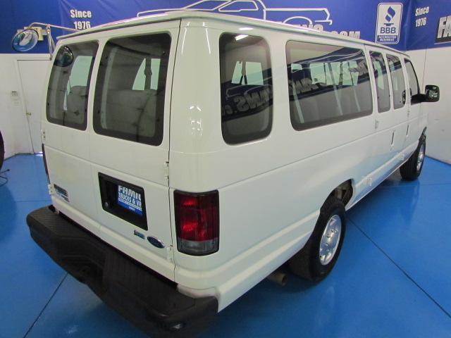 Ford Econoline Wagon 2010 photo 4
