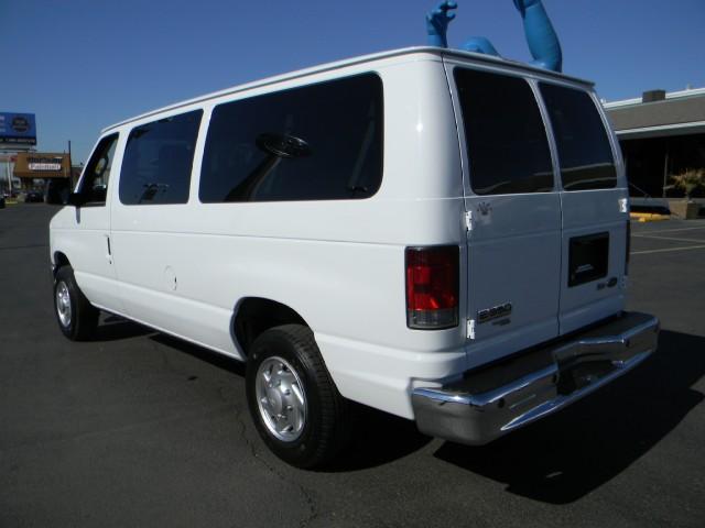 Ford Econoline Wagon 2010 photo 1