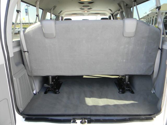 Ford Econoline Wagon 2010 photo 5