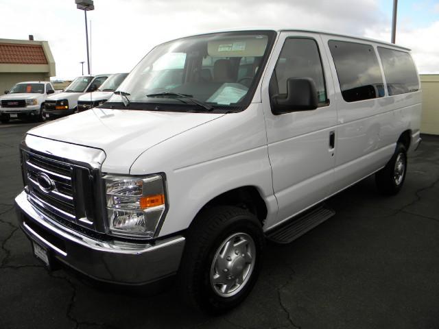 Ford Econoline Wagon 2010 photo 1