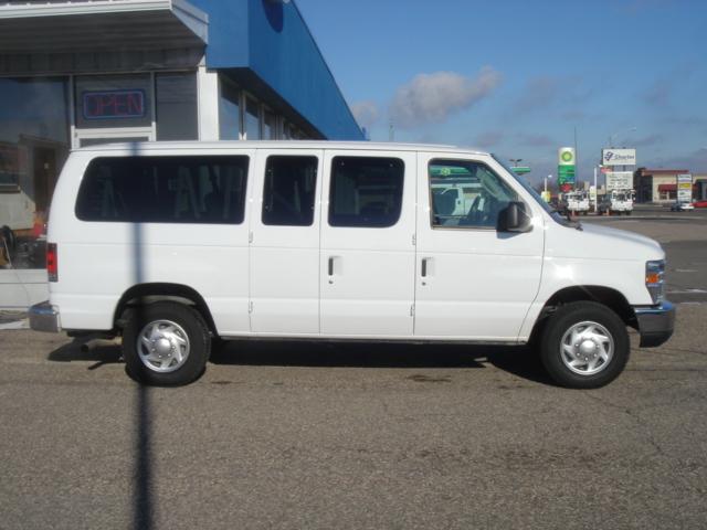 Ford Econoline Wagon 2010 photo 1