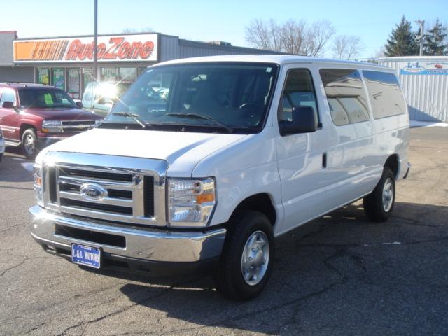 Ford Econoline Wagon 2010 photo 4