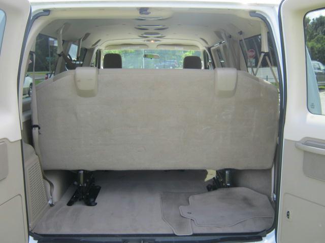 Ford Econoline Wagon 2010 photo 3