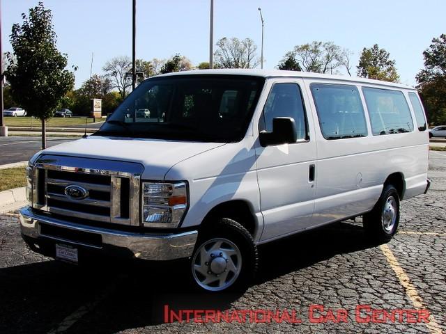 Ford Econoline Wagon 2010 photo 1