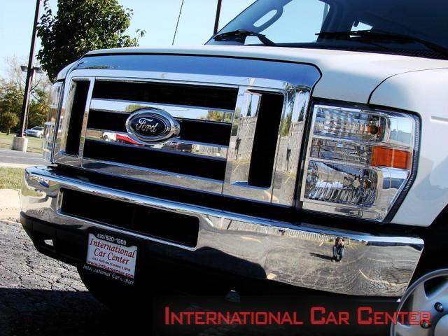 Ford Econoline Wagon 2010 photo 3