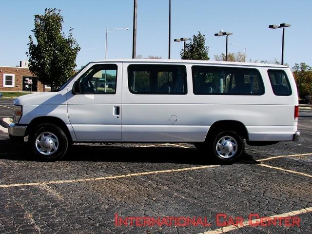 Ford Econoline Wagon 2010 photo 4
