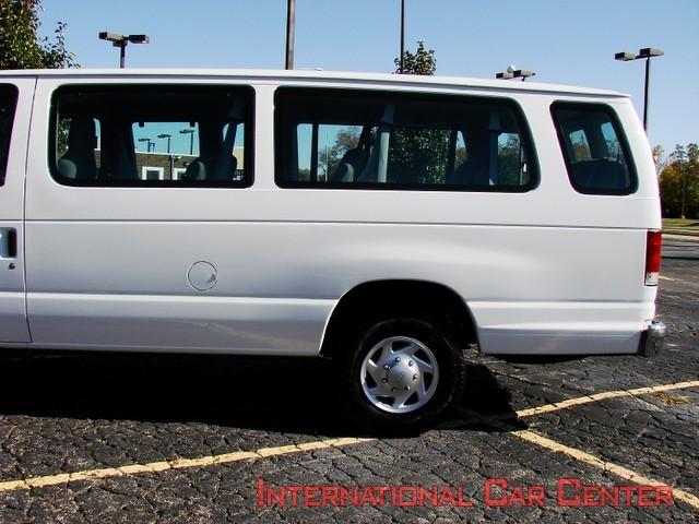 Ford Econoline Wagon 2010 photo 5