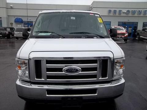 Ford Econoline Wagon 2010 photo 2