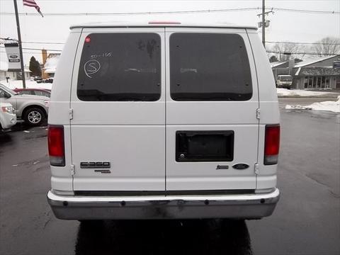 Ford Econoline Wagon 2010 photo 3