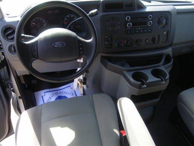 Ford Econoline Wagon 2010 photo 5