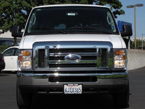 Ford Econoline Wagon 2010 photo 4