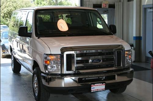 Ford Econoline Wagon 2010 photo 2