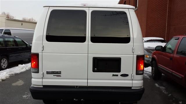 Ford Econoline Wagon 143.5 LTZ Passenger Van