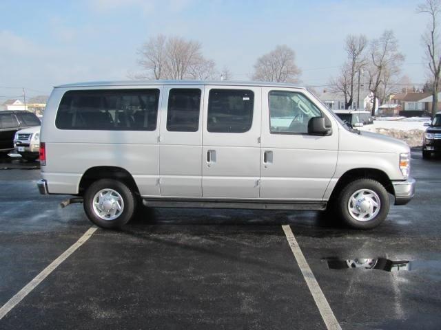 Ford Econoline Wagon 2010 photo 5