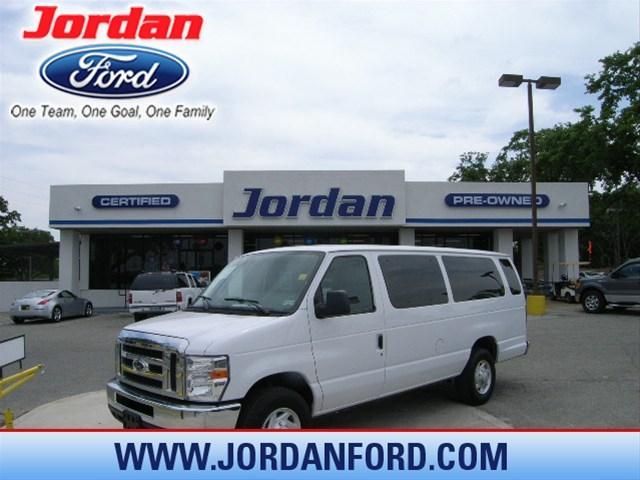 Ford Econoline Wagon 2010 photo 5