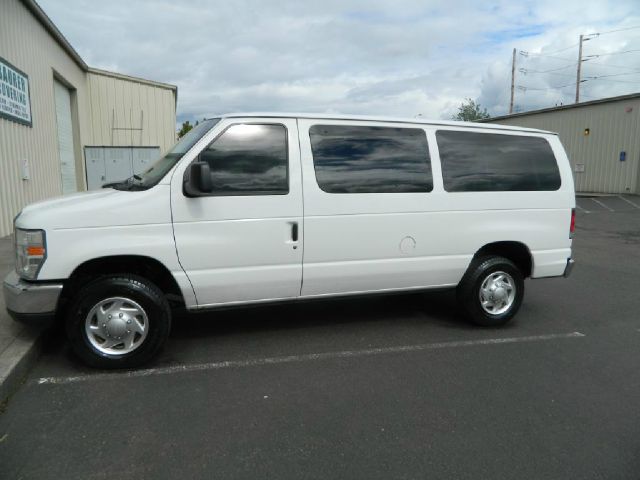Ford Econoline Wagon 2dr Cpe V6 Manual GT Passenger Van