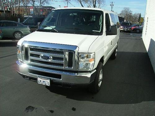 Ford Econoline Wagon 2010 photo 3