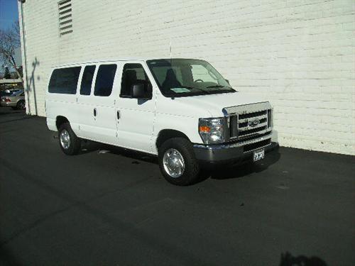 Ford Econoline Wagon 2010 photo 4
