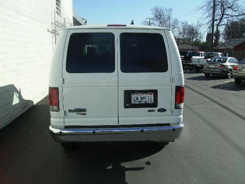 Ford Econoline Wagon 2010 photo 5