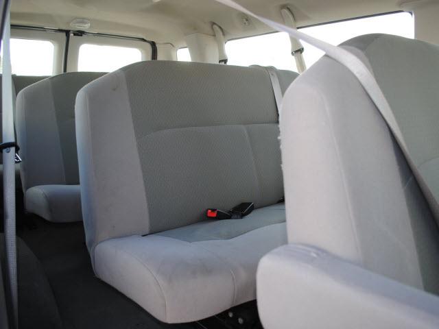 Ford Econoline Wagon 2010 photo 5