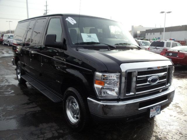 Ford Econoline Wagon 2010 photo 3