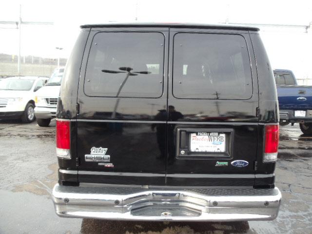 Ford Econoline Wagon 2010 photo 5