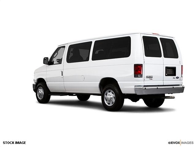 Ford Econoline Wagon 2010 photo 1