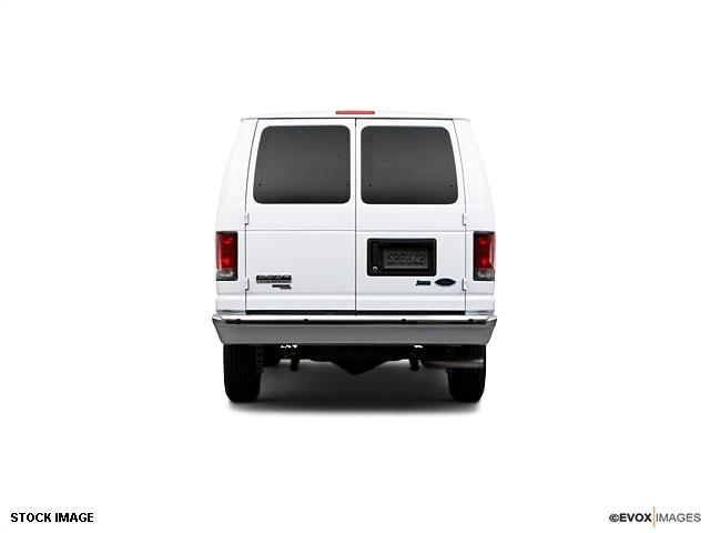 Ford Econoline Wagon 2010 photo 2