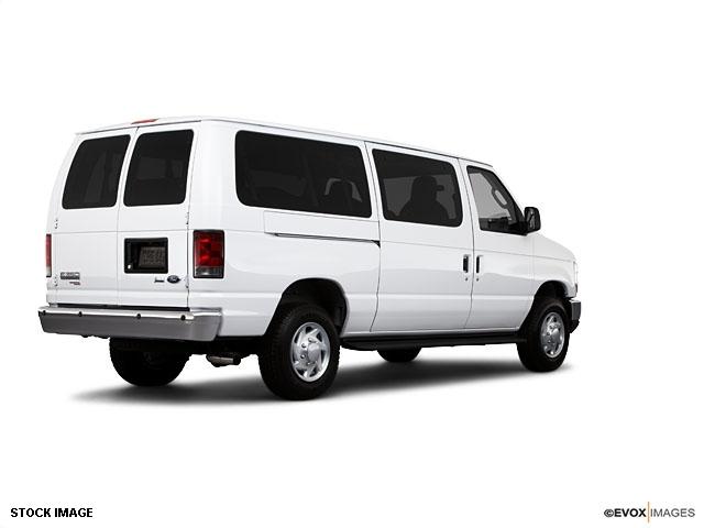 Ford Econoline Wagon 2010 photo 3