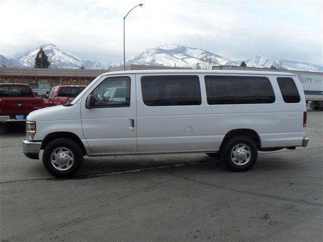 Ford Econoline Wagon 2010 photo 1