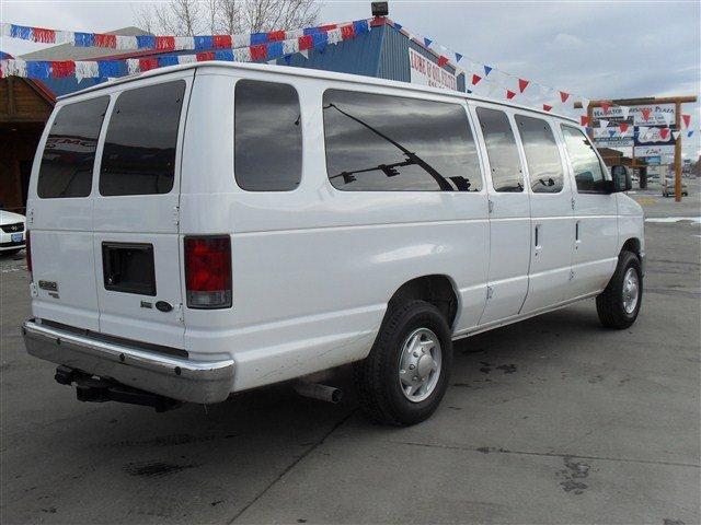 Ford Econoline Wagon 2010 photo 4