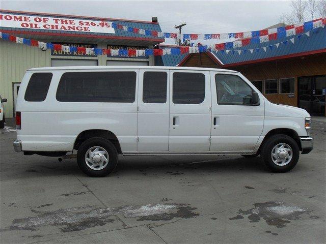 Ford Econoline Wagon 2010 photo 5