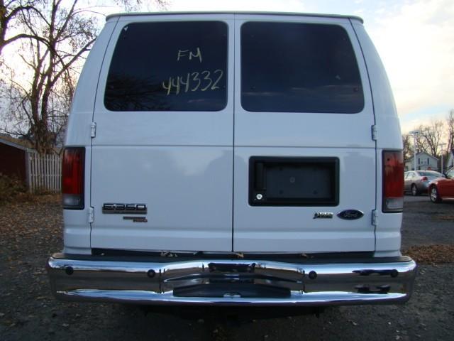 Ford Econoline Wagon 2010 photo 4
