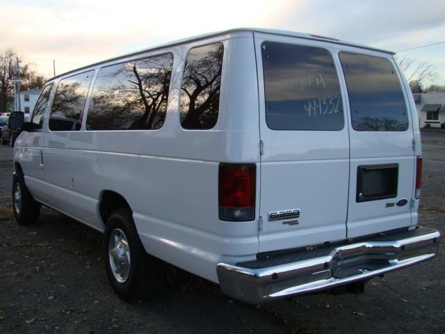 Ford Econoline Wagon 2010 photo 5