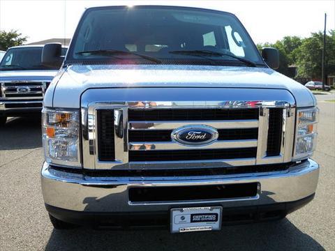 Ford Econoline Wagon 2010 photo 4