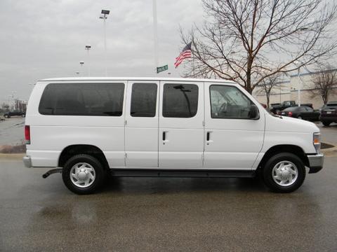 Ford Econoline Wagon 2010 photo 4