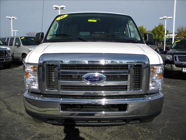 Ford Econoline Wagon 2010 photo 1