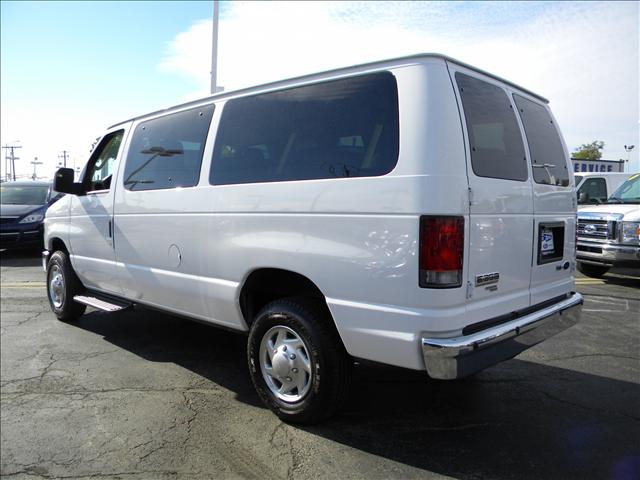 Ford Econoline Wagon 2010 photo 5