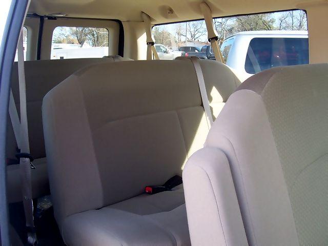 Ford Econoline Wagon 2010 photo 3